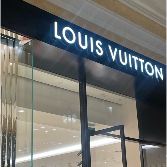 Meet your Posher, Kelly - Picture 1 of 1